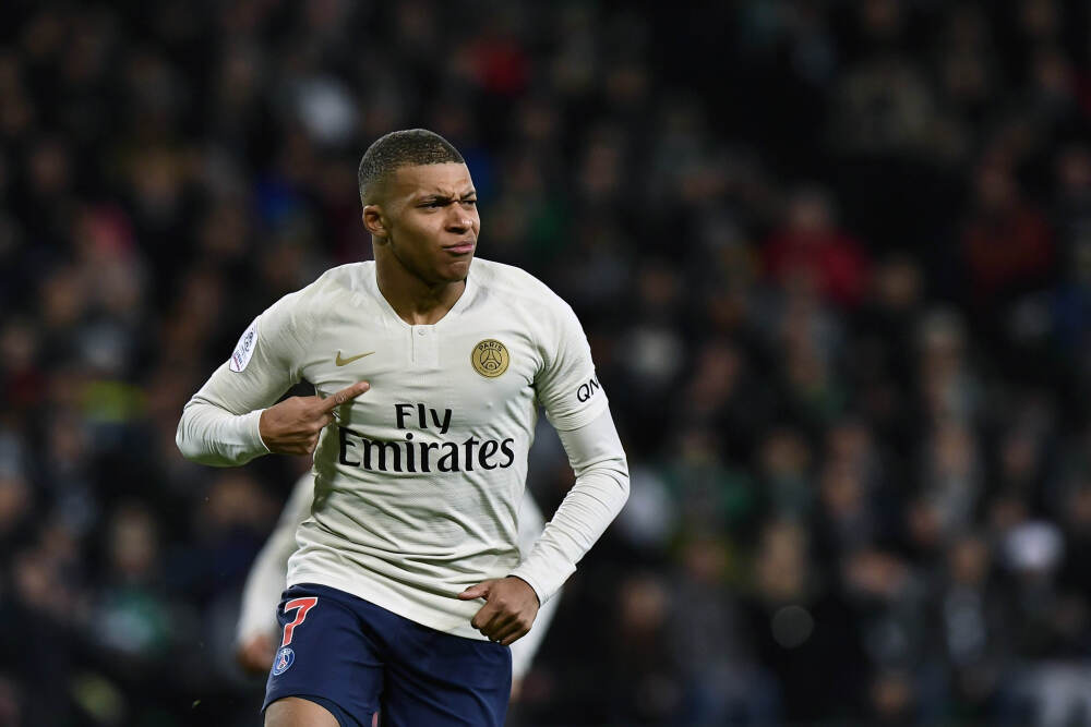 🥊打架细节：老六上勾拳直取马威面门！后者锤拳像打地鼠🤣